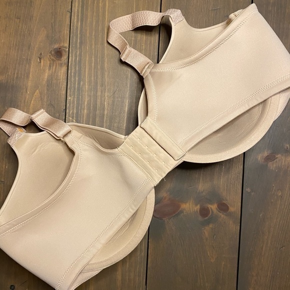 Vanity Fair NWT 40DDD note size - Picture 5 of 5